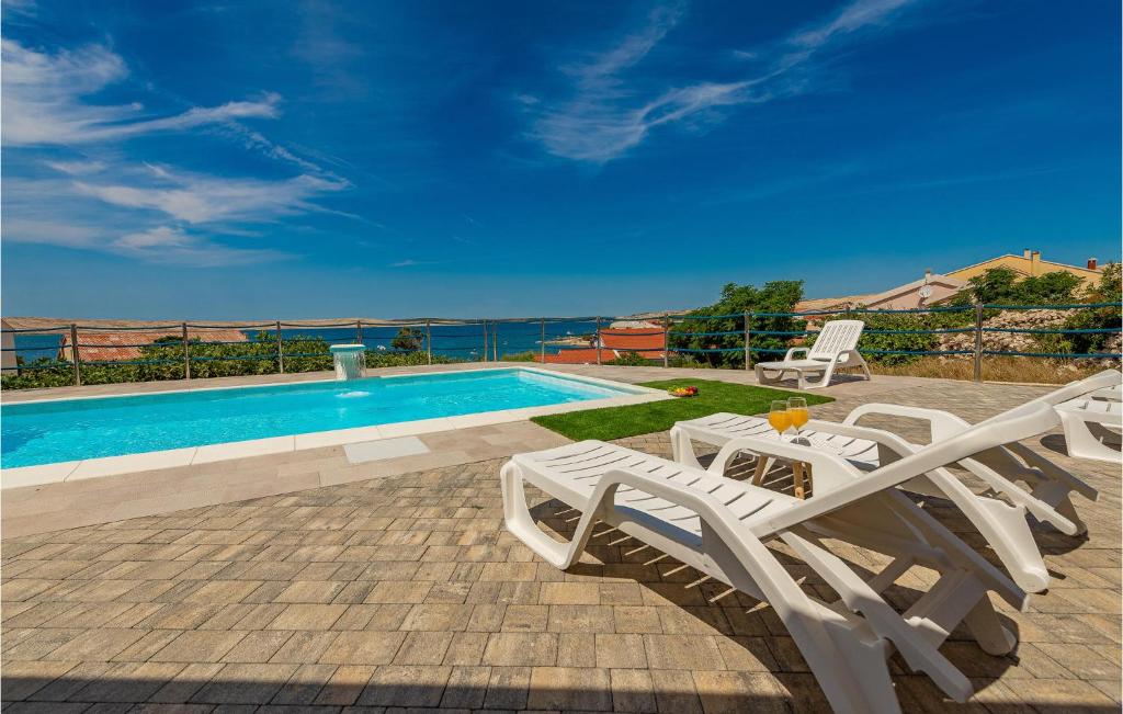 Beach Front Apartment In Kustici — photo 1