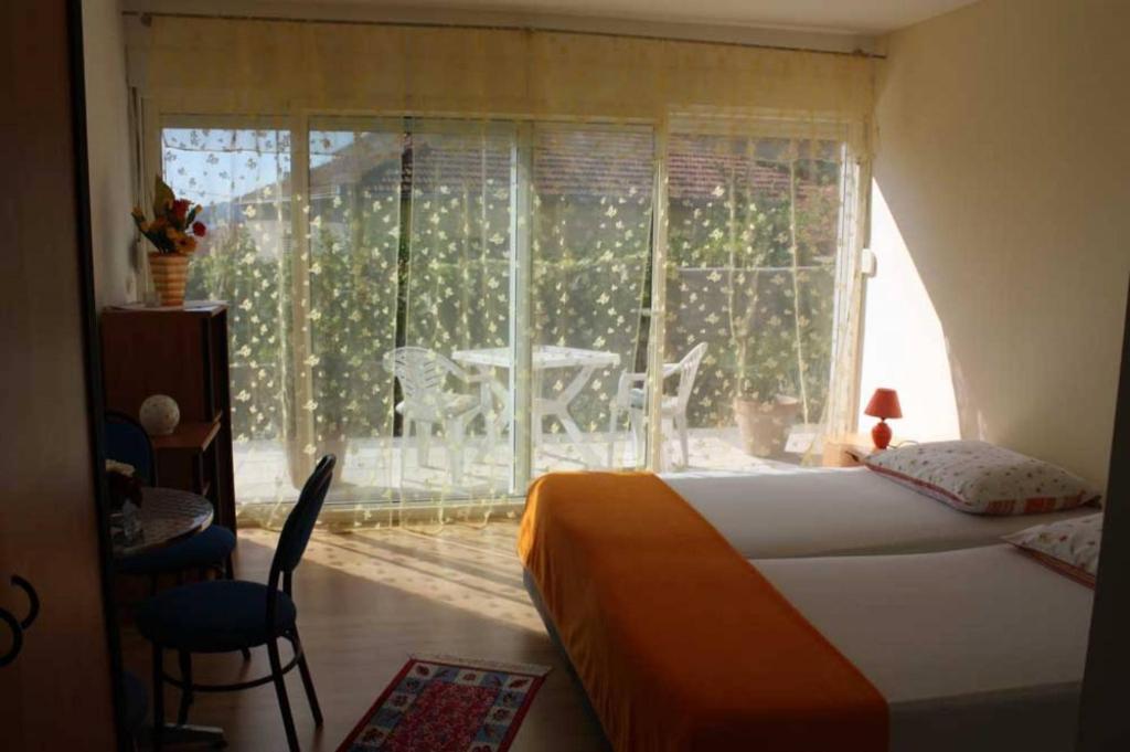 Studio apartment in Trogir with balcony — photo 1