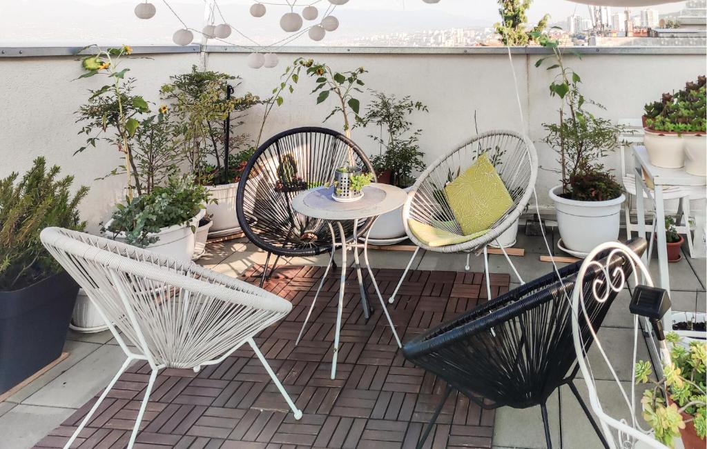 Lovely Apartment In Rijeka With Wifi — photo 1