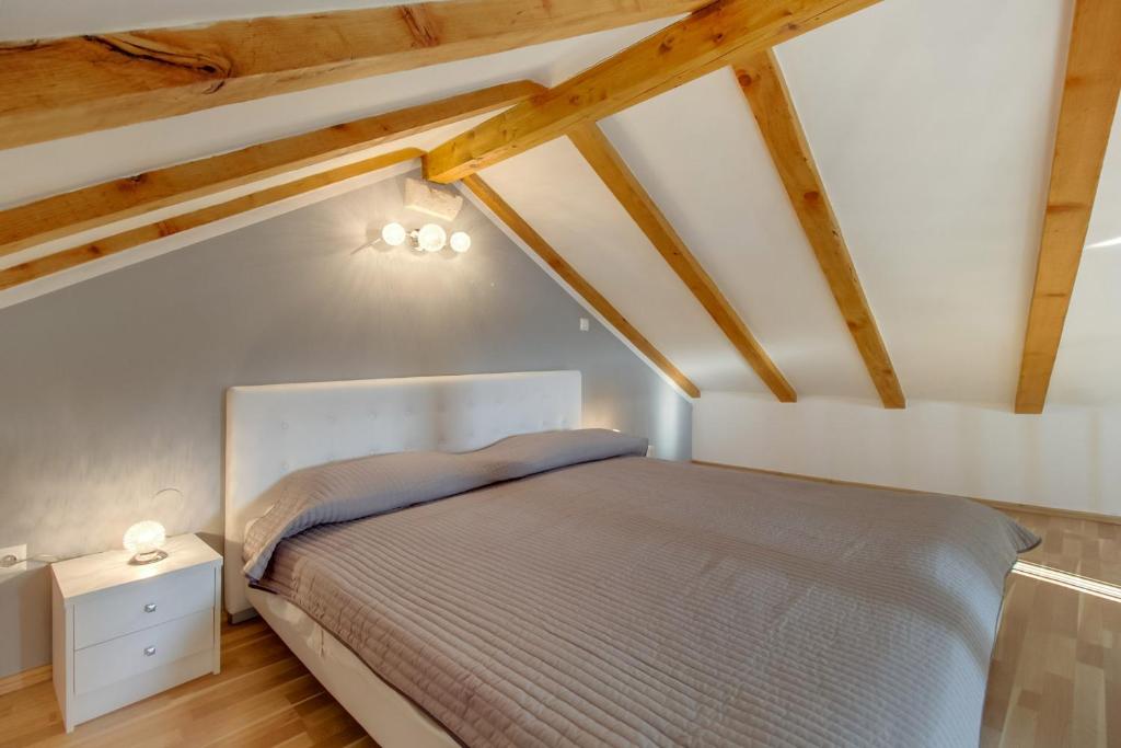 Apartments with WiFi Mali Losinj (Losinj) - 11880 photo 2