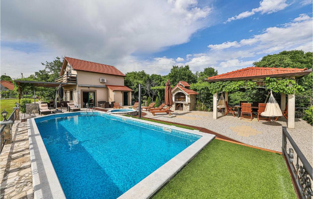 Three-Bedroom Holiday Home In Grab photo 2
