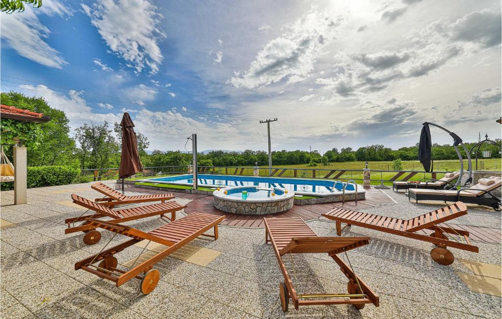 Three-Bedroom Holiday Home In Grab photo 3