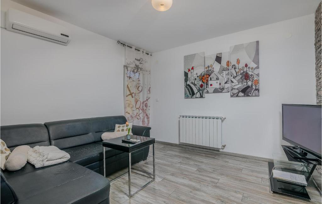 Cozy Apartment In Vrbnik photo 3