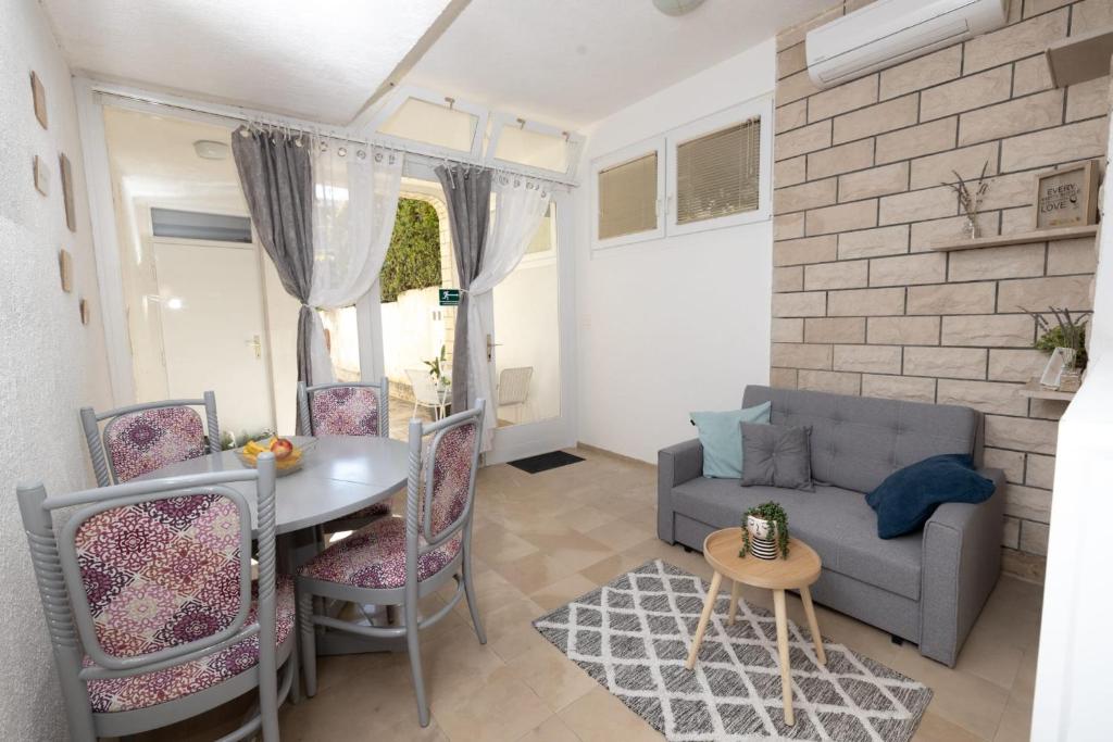 Studio apartment Tonći — photo 1