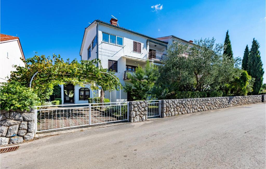 2 Bedroom Lovely Apartment In Zidarici — photo 1