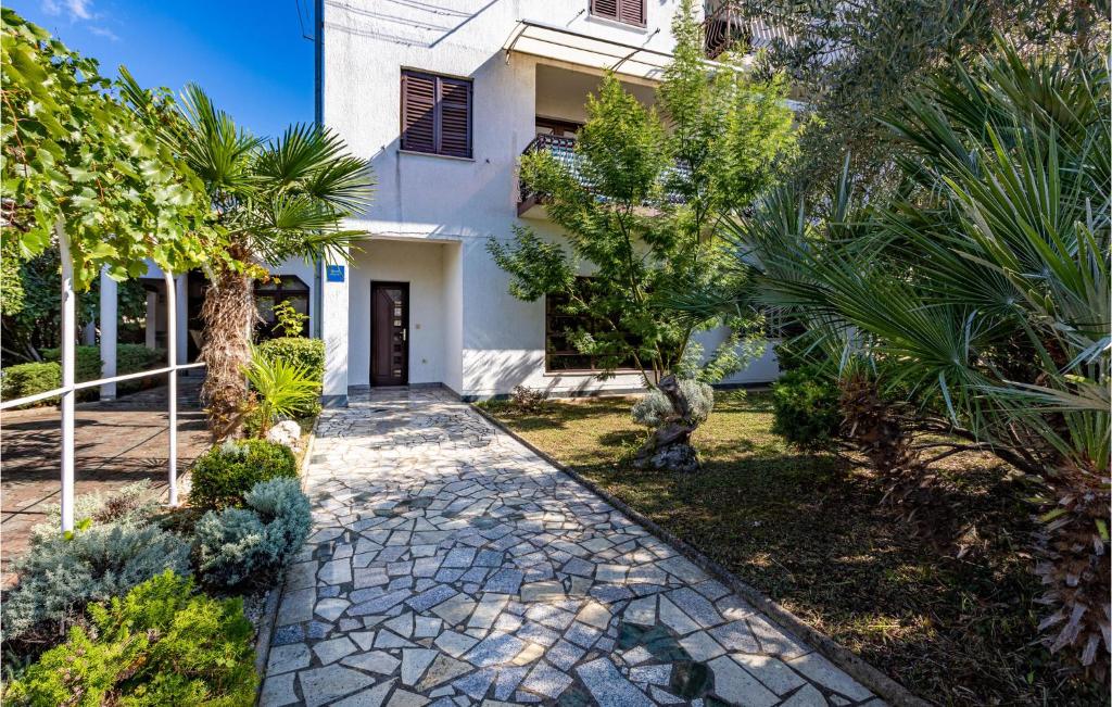 2 Bedroom Lovely Apartment In Zidarici photo 2