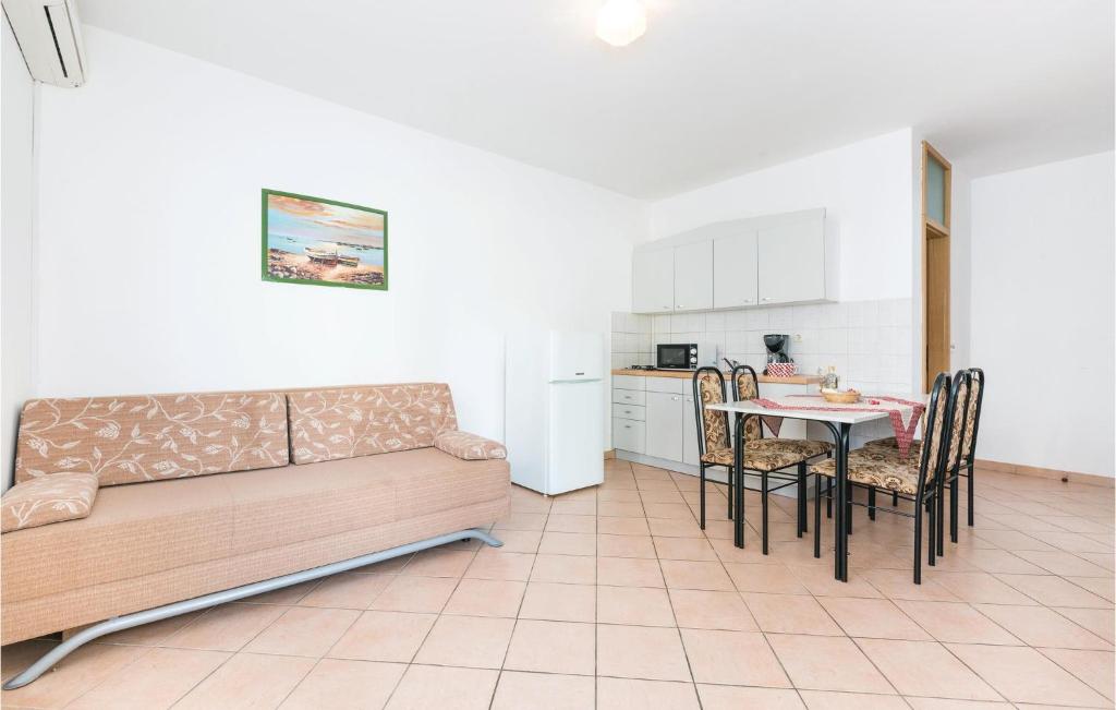 1 Bedroom Amazing Apartment In Vidalici photo 2