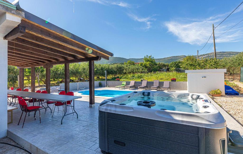 Amazing Apartment In Kastel Novi photo 2