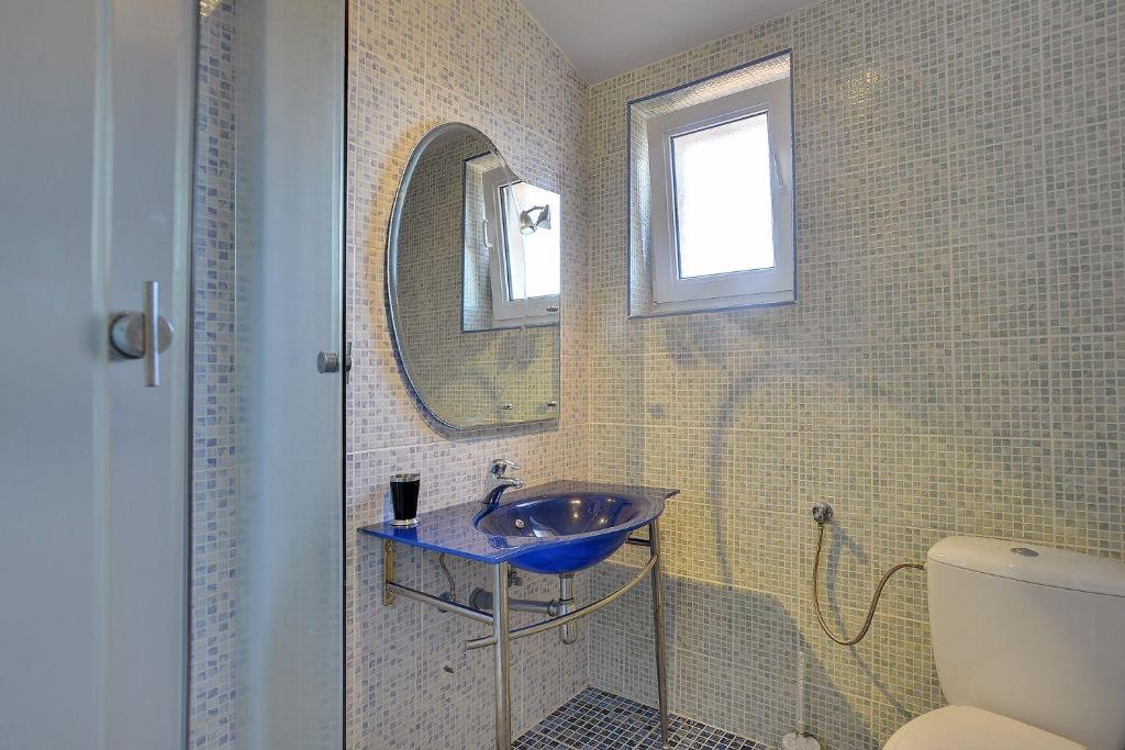Schöne Ferienwohnung nur 500 Meter bis zum Kieselstrand mit großem Pool photo 3