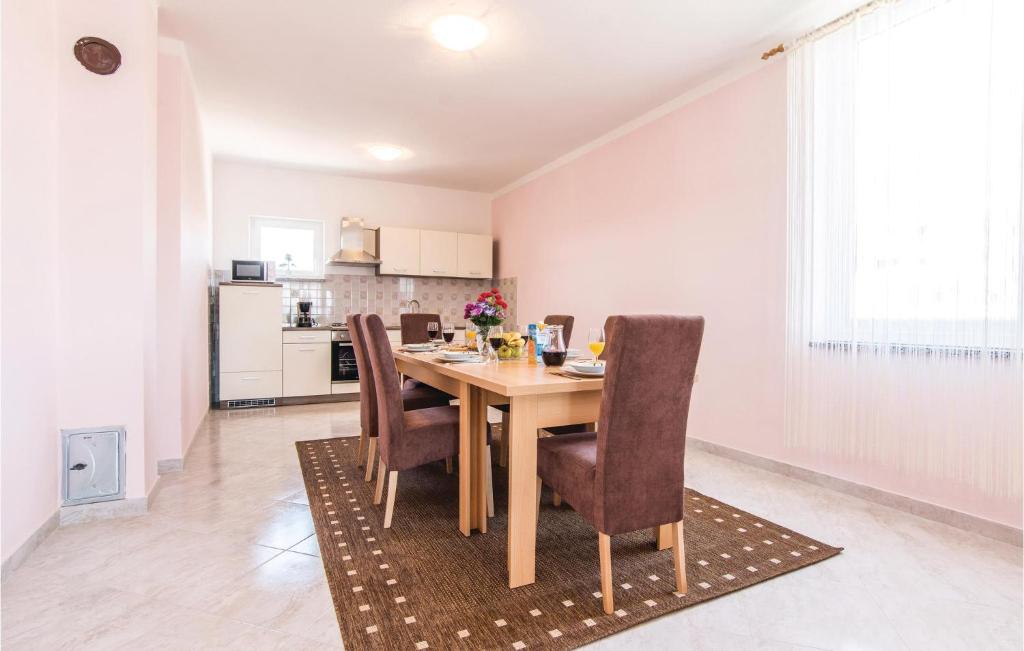 Three-Bedroom Apartment In Slivnica photo 2