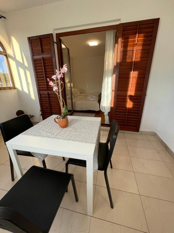 Studio apartment with swimming pool photo 3
