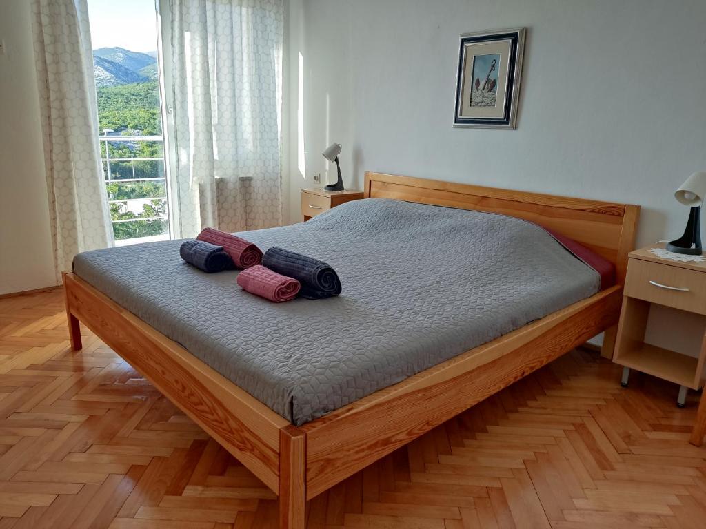 Tony Montana's house for rent photo 2