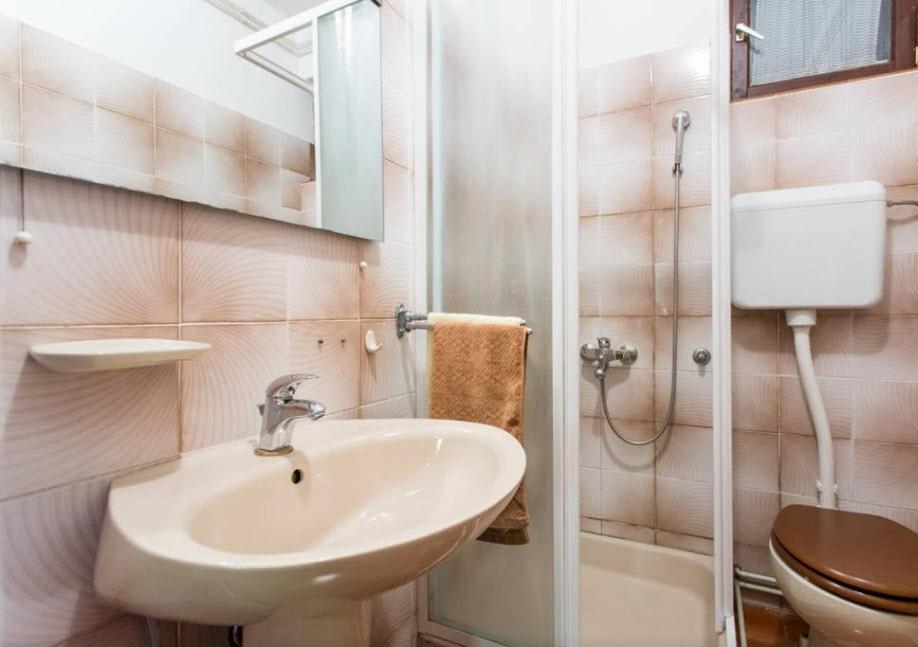 Tony Montana's house for rent photo 3