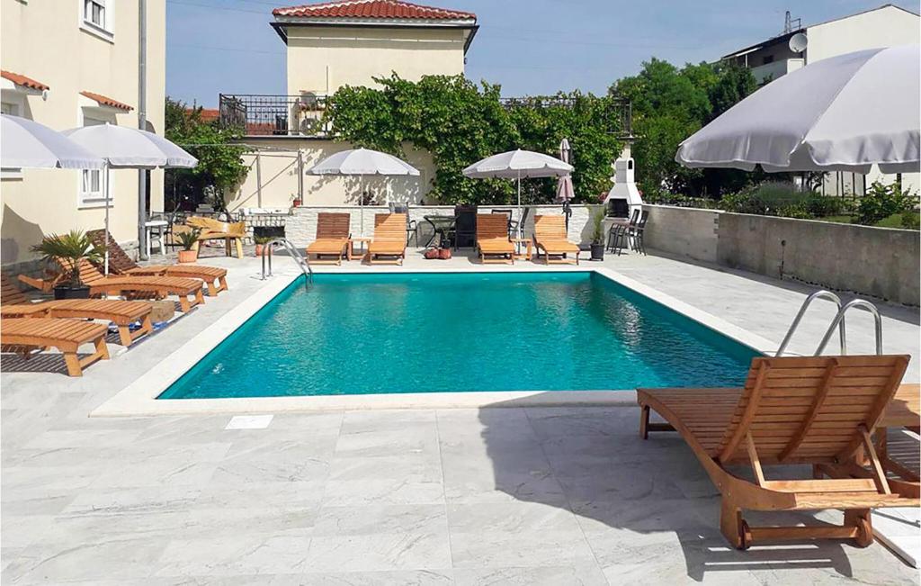 Gorgeous Apartment In Lopar photo 2