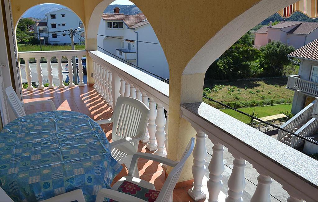 Gorgeous Apartment In Lopar photo 3