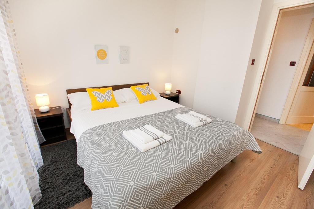 Sunny & Relaxing Apartment photo 2