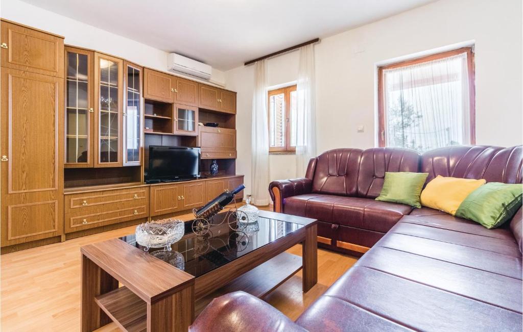 3 Bedroom Stunning Apartment In Pula — photo 1