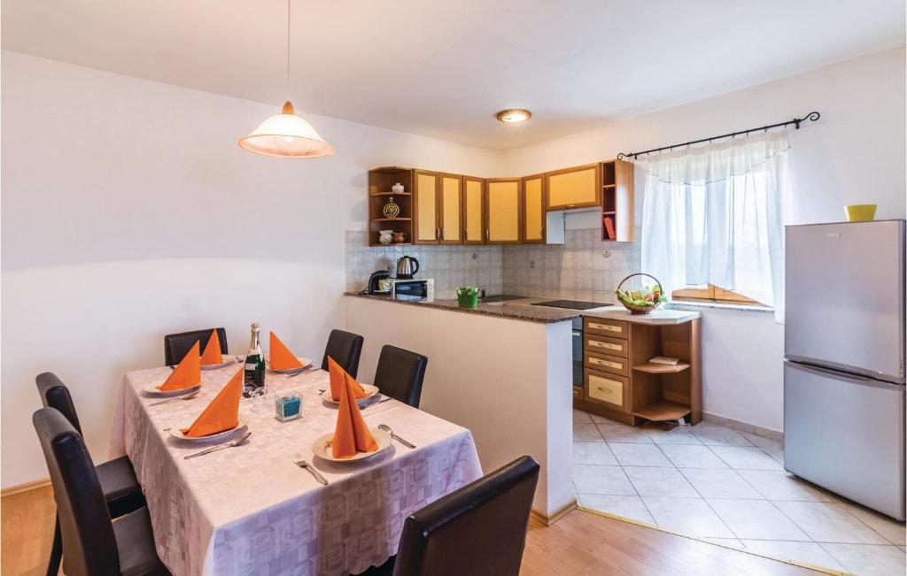 3 Bedroom Stunning Apartment In Pula photo 2