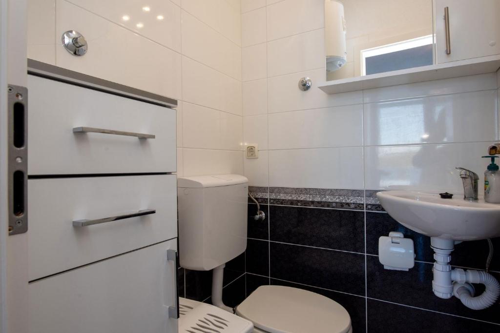 Studio Apartments Mack - RED photo 3