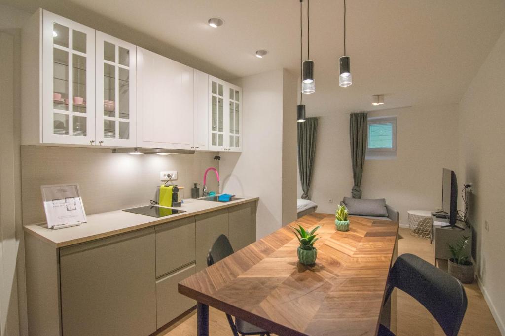 Rooms without kitchen and Studio Apartment ROMIRU — photo 1