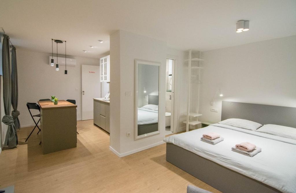 Rooms without kitchen and Studio Apartment ROMIRU photo 2