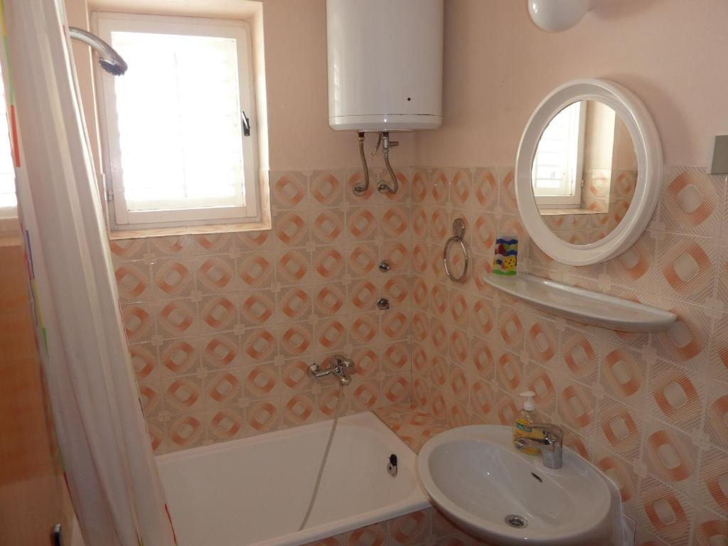 Apartments and rooms with parking space Hvar - 15378 photo 3