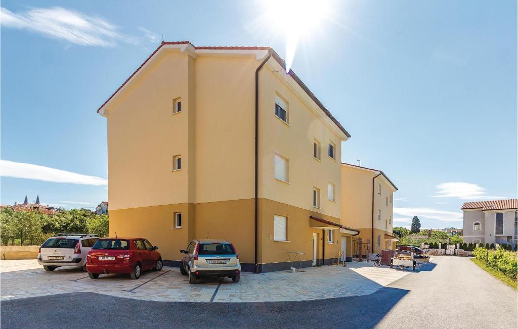 Three-Bedroom Apartment In Medulin photo 3