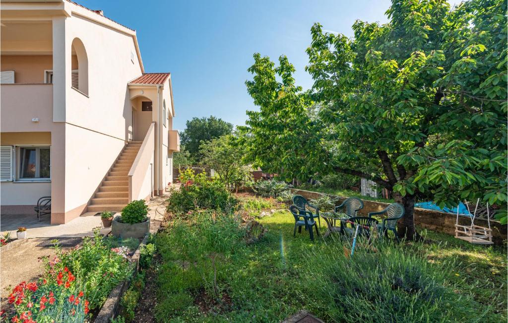 3 Bedroom Cozy Apartment In Zadar photo 2