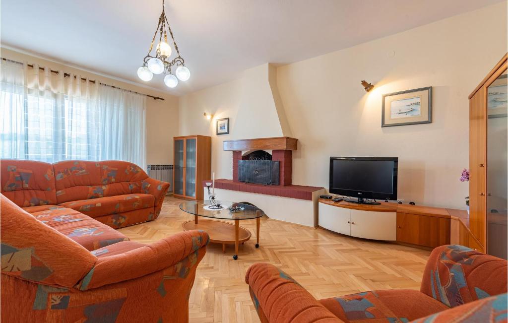 3 Bedroom Cozy Apartment In Zadar photo 3