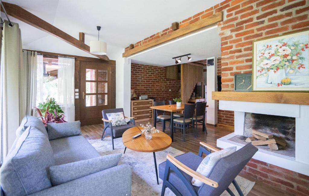 2 Bedroom Stunning Home In Rokovci photo 3