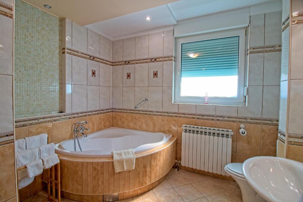 Stross Apartments & Rooms photo 3