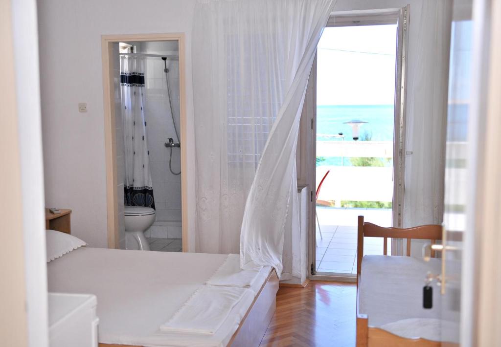 Rooms by the sea Metajna photo 3