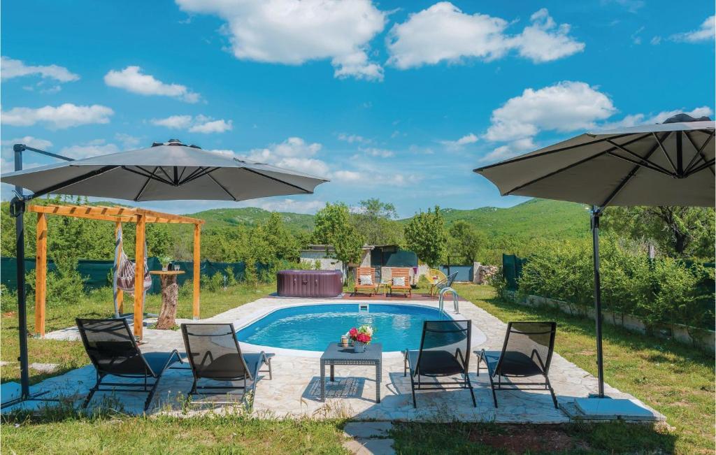 Awesome Home In Unesic — photo 1