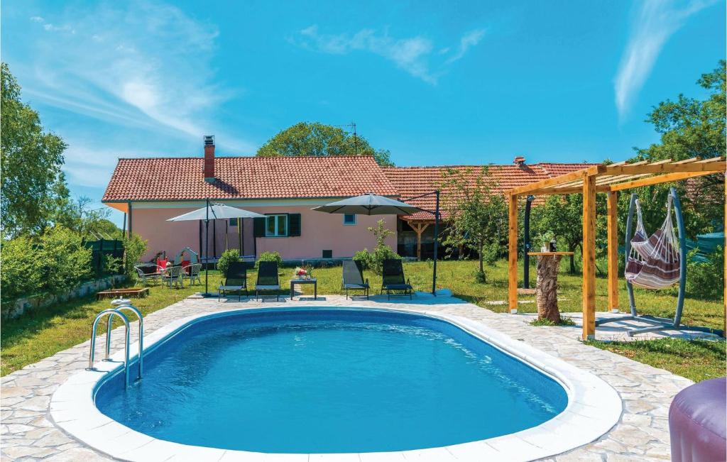Awesome Home In Unesic photo 2
