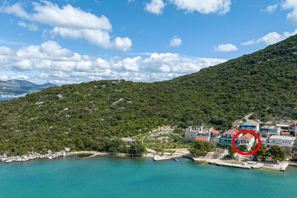 Apartments by the sea Luka Dubrava — photo 1