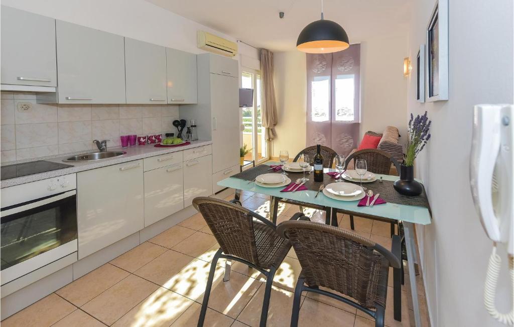 Two-Bedroom Apartment In Vodice photo 2