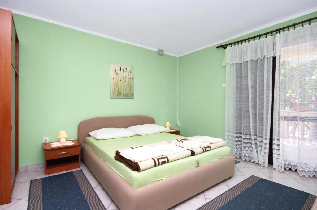 Apartments with parking space Novi Vinodolski - 5593 photo 2