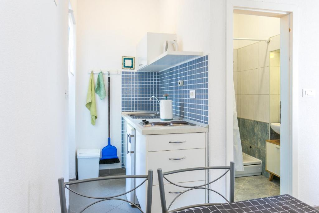 Apartments with parking space Igrane photo 3