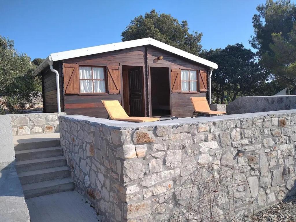 Secluded house with a parking space Cove Mikavica — photo 1