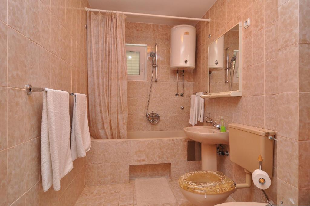 Spacious 100m2 apt w big terrace & great sea view photo 3