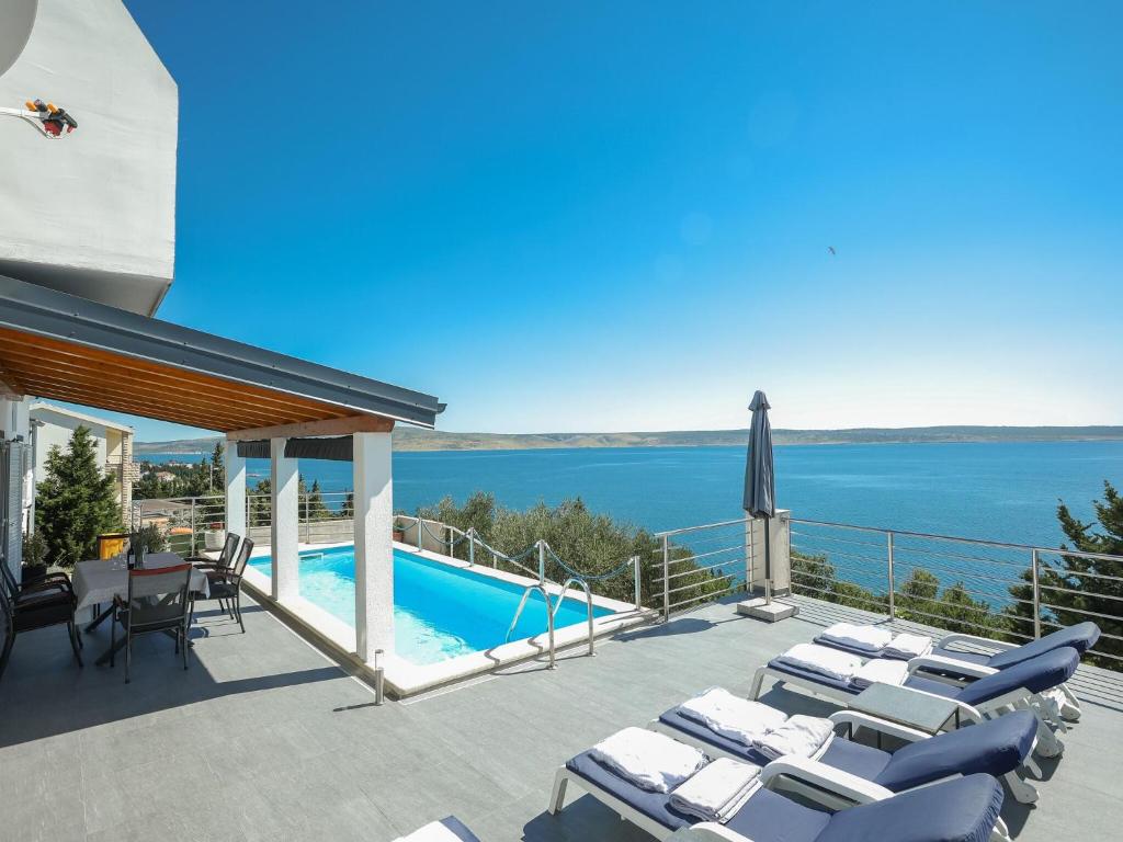 Luxury Apartment with heated pool in Starigrad — photo 1