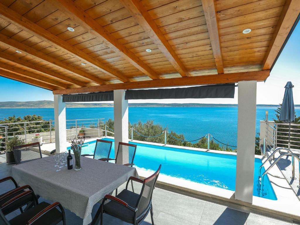 Luxury Apartment with heated pool in Starigrad photo 2