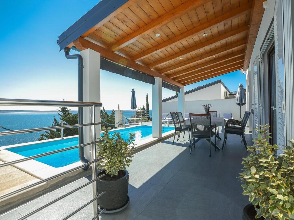 Luxury Apartment with heated pool in Starigrad photo 3