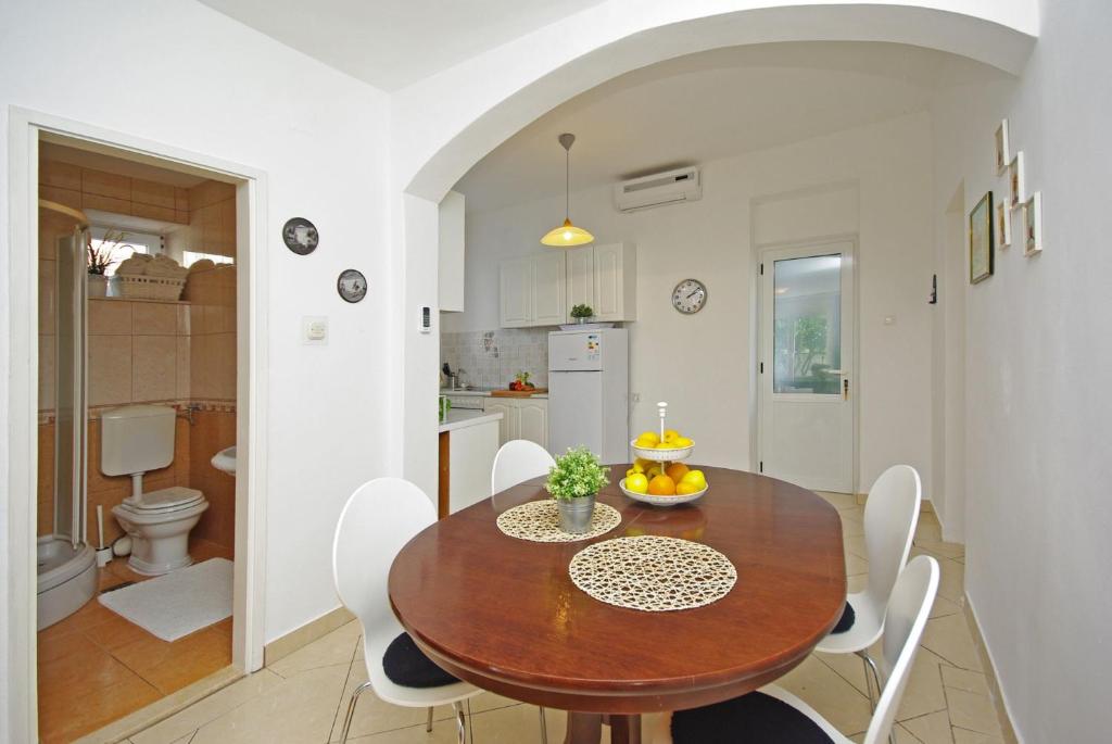 Beachfront Apartment photo 3