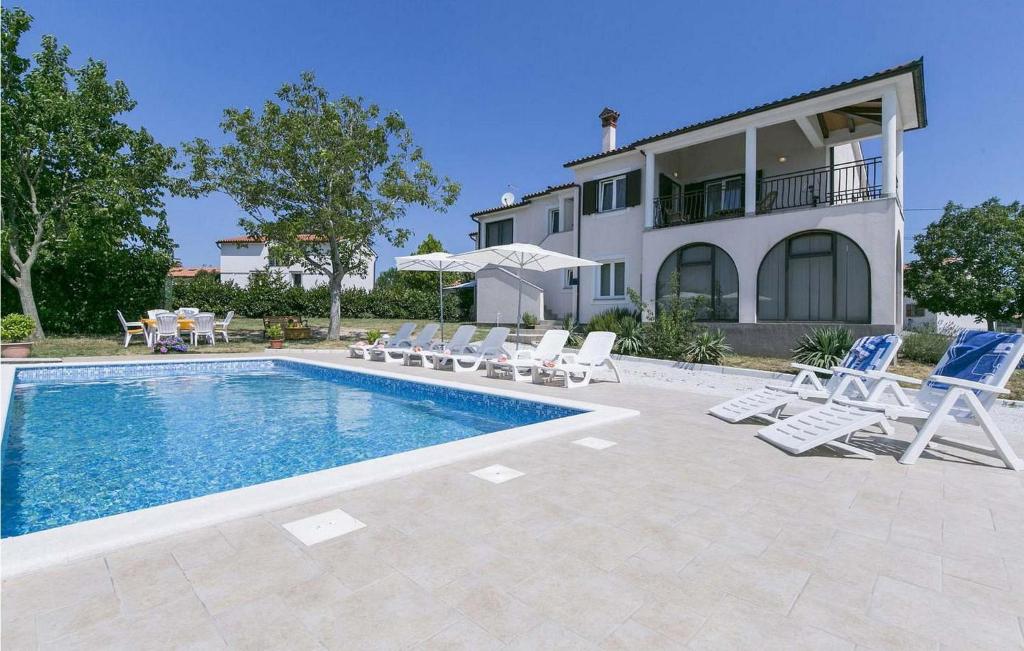 4 Bedroom Amazing Apartment In Labin — photo 1