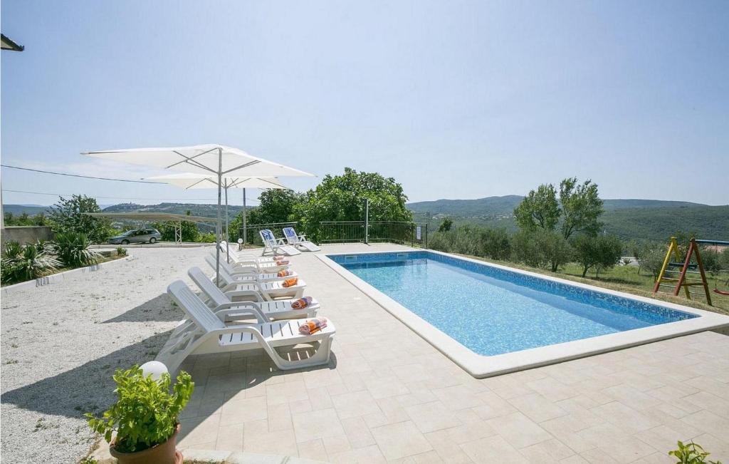4 Bedroom Amazing Apartment In Labin photo 3