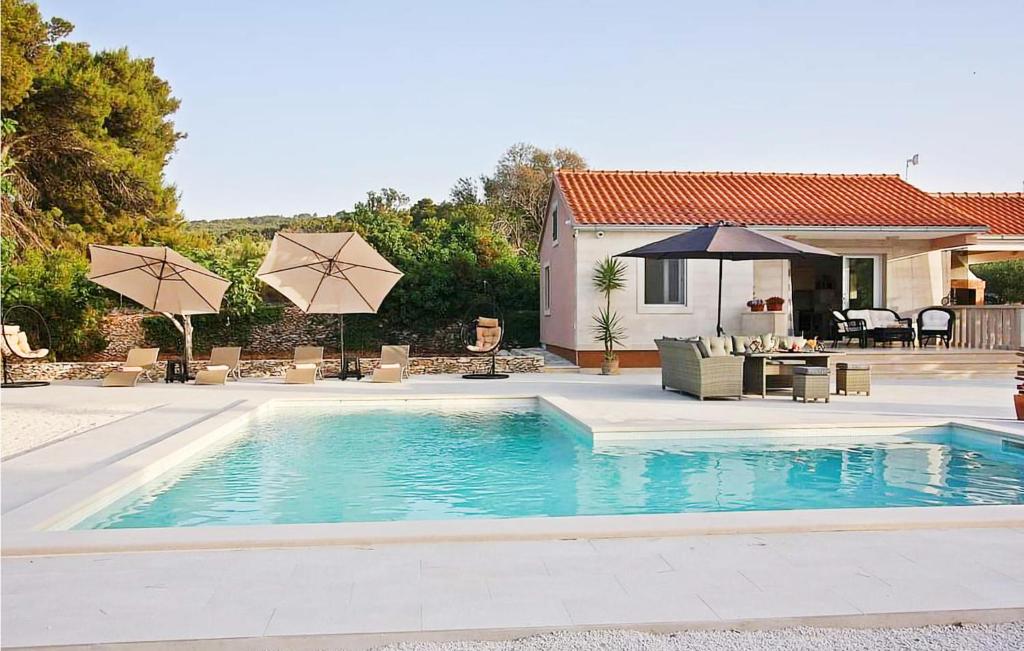 Lovely Home In Supetar photo 2