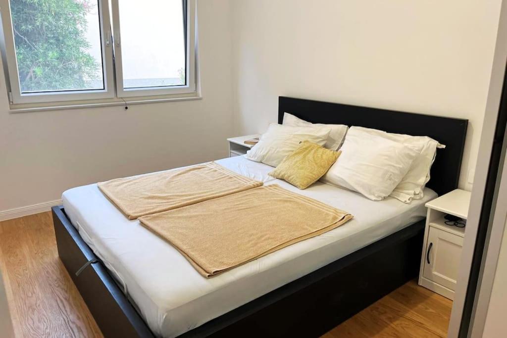 Apartment Maris - 1 Min to Beach & Sea View photo 2
