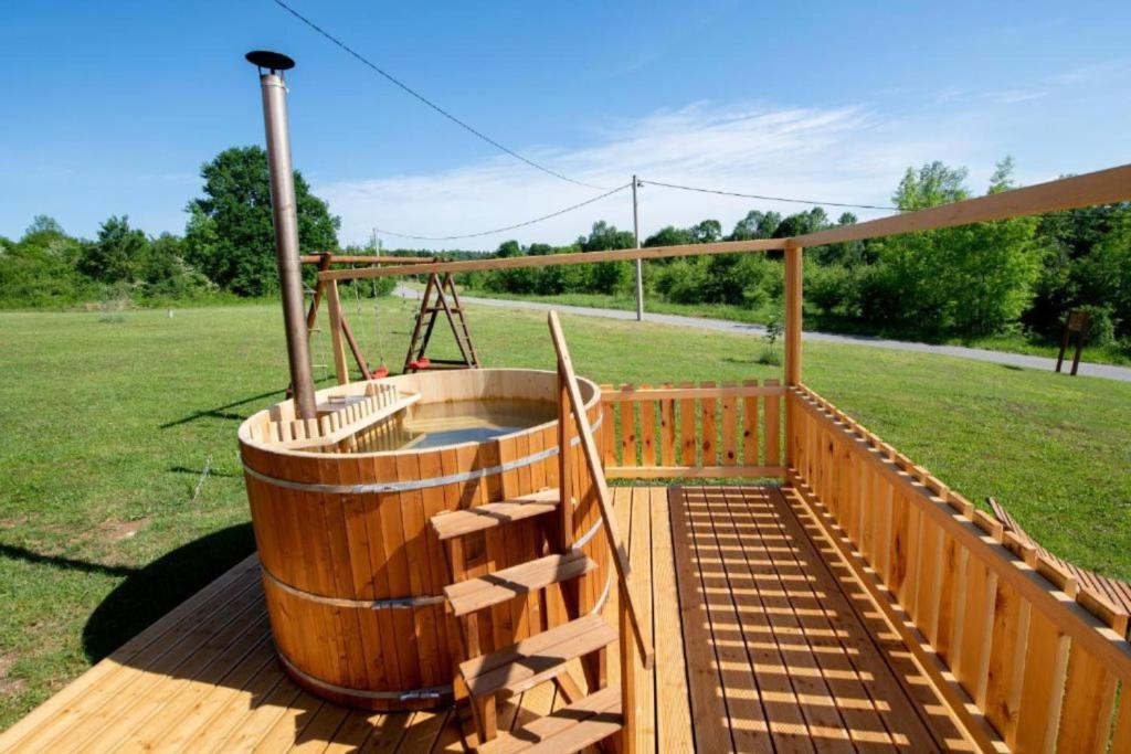 Chalet Markoci With Hot Tub - Happy Rentals photo 2