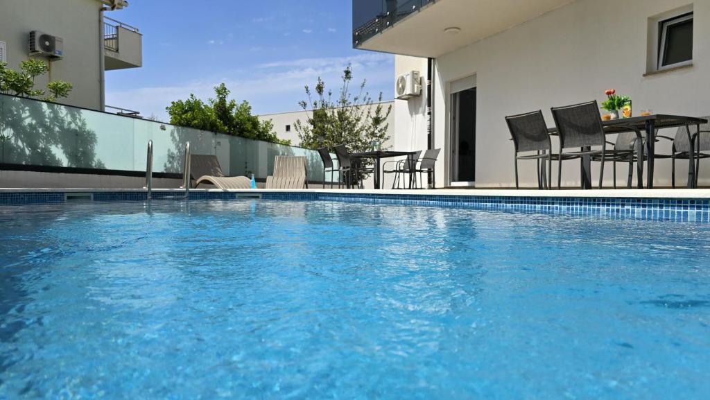 THREE FLOOR Deluxe Pool Apartments — photo 1
